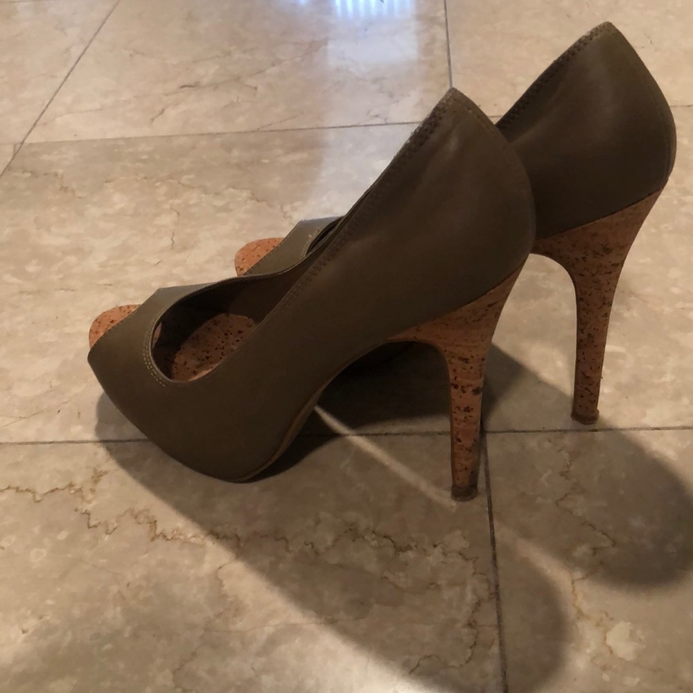 Heels - Picture 3 of 3